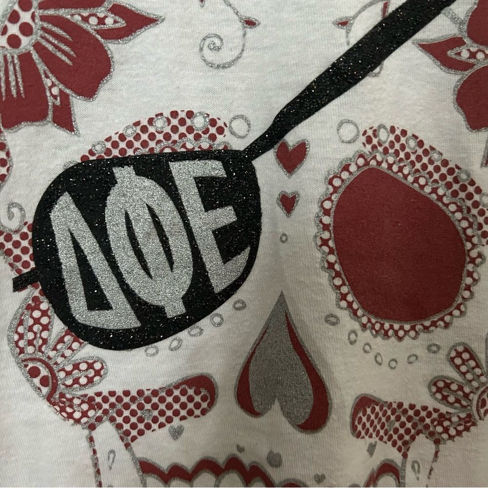 Delta Phi Epsilon Baseball Tee 3/4 Sleeve Pirate Skull Graphic DPhiE Casual - Picture 10 of 12